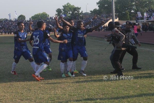 LIGA 2 : Babak Pertama, Free Kick Taufik Bawa PSIS Ungguli PSMS 1-0