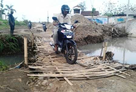 INFRASTRUKTUR KARANGANYAR : Jembatan Anyaman Bambu Lalung Ini Bikin Ngeri