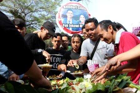 PERNIKAHAN PUTRI JOKOWI : Warga Solo Kendurenan Sambut Kahiyang Ayu Jadi Manten