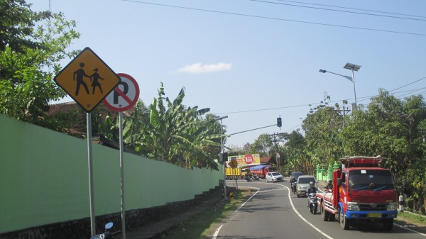 Jalan Kabupaten Juga Kebagian Rambu Lalin Baru