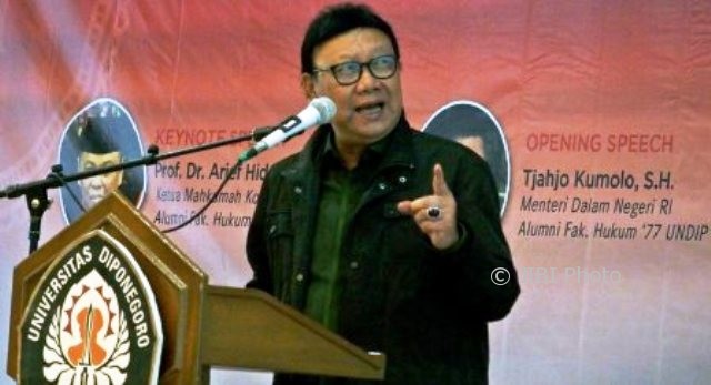 Mendagri Tjahjo Kumolo tampil saat opening speech Seminar Nasional: Konsep dan Implementasi Hukum Negara Pancasila dalam Mengatasi Permasalahan Hukum Nasional, di Gedung Pascasarjana, kampus Undip Semarang, Jateng, Sabtu (30/9/2017). (JIBI/Solopos/Antara/R. Rekotomo)