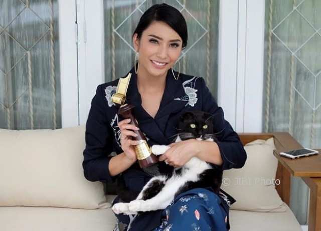 Digugat Cerai Suami, Unggahan Tyas Mirasih di Instagram Jadi Sorotan