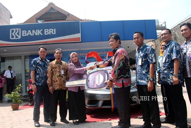 Bidan Ngrampal Sragen Dapat Livina Gara-Gara 25 Tahun Nabung di BRI