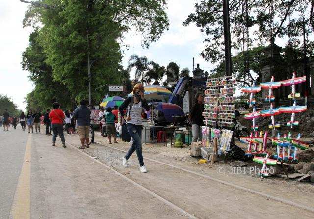 Waspada! Pohon di Jl. Slamet Riyadi Solo Rawan Tumbang