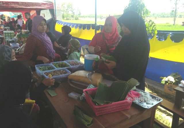 WISATA PONOROGO : Aneka Jajanan dan Parade Seni Tersaji di Festival Ponorogo Tempo Doeloe