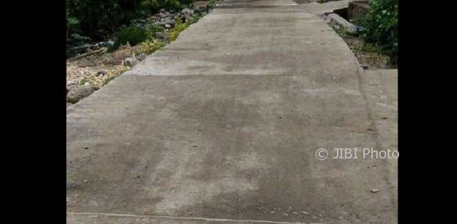 INFRASTRUKTUR KENDAL : Jalan Rusak di Gemuh Diperbaiki, Warga Masih Nyinyir