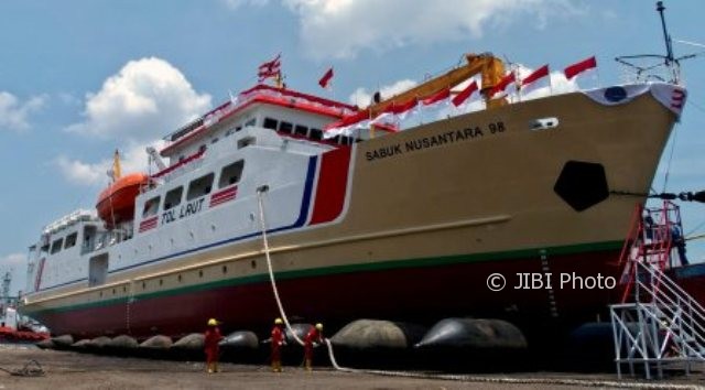 Foto Kapal Sabuk Nusantara 98 Meluncur