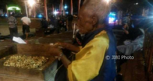 KISAH INSPIRATIF : Semangat Cari Nafkah Pria Uzur Salatiga Pantang Kendur