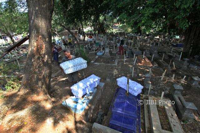 Pemindahan 2.130 Makam TPU Putri Cempo Solo ke TPU Lain Gratis