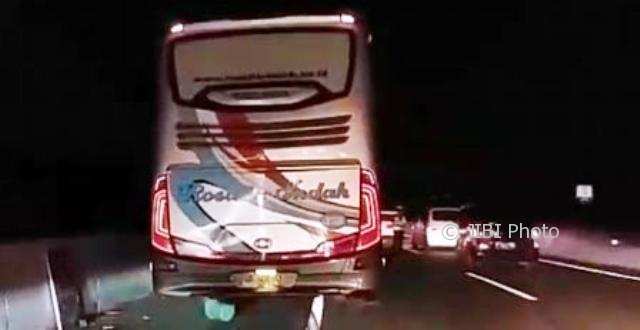 Bat Bus 12 >> Kecelakaan Semarang Rosalia Indah Picu Tabrakan Karambol Bat Bus 12 >> Kecelakaan Semarang Rosalia Indah Picu Tabrakan Karambol