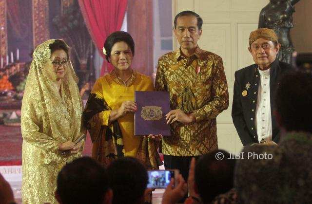 Ultah Ke-50, Danar Hadi Pejuang Batik
