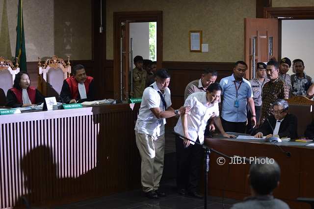 KORUPSI E-KTP : Fredrich Sarankan Setnov Mangkir dari Panggilan KPK, Ini Kronologinya