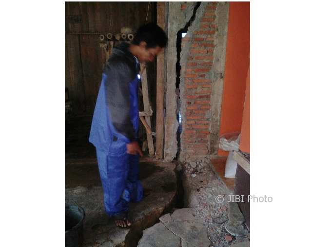 LONGSOR WONOGIRI : Belasan Warga Karangtengah Mengungsi karena Tanah Ambles dan Tembok Rumah Retak