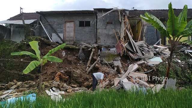 LONGSOR WONOGIRI : 4 Rumah di Jatibedug Ambruk, 10 Warga Mengungsi