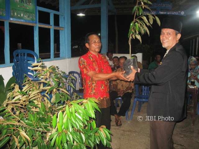 Ditarget Jadi Kawasan Agrowisata, Univet Sukoharjo Serahkan Bibit Durian Beraneka Jenis ke Dusun Norogo Wonogiri