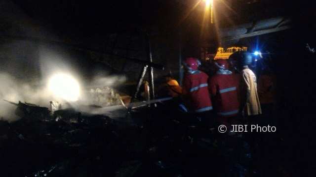 KEBAKARAN SUKOHARJO : Kios Pasar Gawok Terbakar