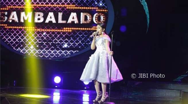 INDONESIAN IDOL 2018 : Bianca Jodie Dipeluk Maia Estianty