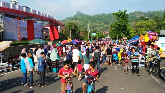 Warga beraktivitas di gelaran car free sunday (CFS) di Jl. Pemuda II kawasan kota Wonogiri. Foto sebelum pandemi Covid-19. (Rudi Hartono/JIBI/SOLOPOS)