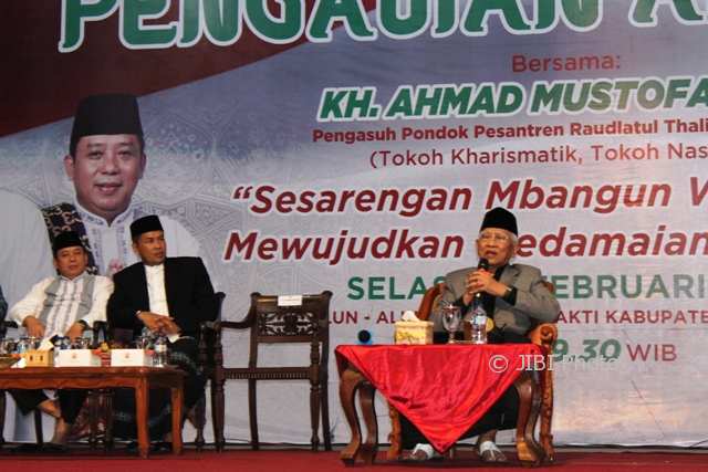 Gus Mus Ajak Warga Wonogiri Bersyukur Jadi Orang Indonesia