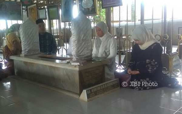 PILKADA 2018 : Ini Janji Ida di Makam R.A. Kartini