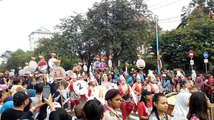 HUT KOTA SOLO : Kirab Boyong Kedhaton, Ribuan Warga Padati Jl. Slamet Riyadi