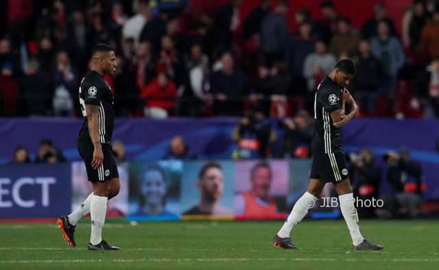 LIGA CHAMPIONS : Main Bertahan Lawan Sevilla, MU Tuai Kritik Pedas