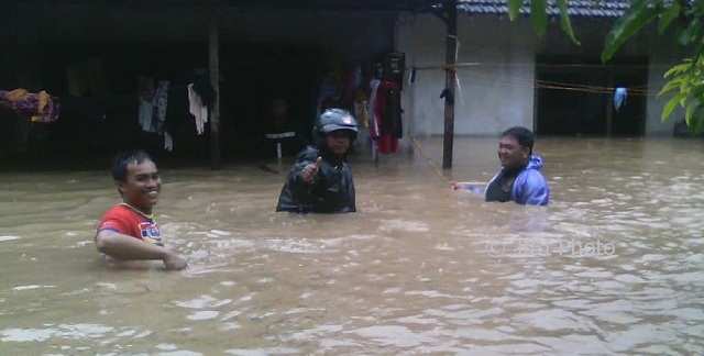 BENCANA JATENG : Tanggul Sungai Bringin Jebol, Mangkang Semarang Terendam