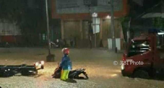 BANJIR SEMARANG : Tanggul Sungai Beringin Jebol Lagi, 150 Rumah Terendam Air Bah