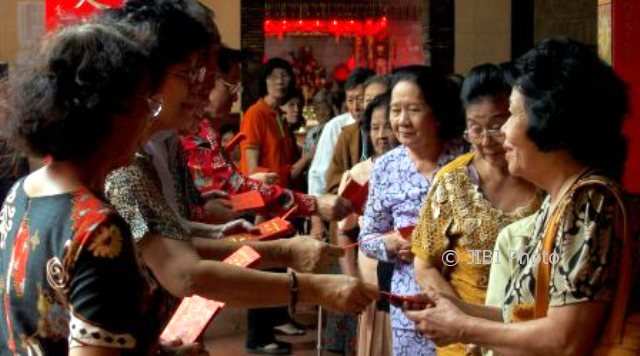 FOTO IMLEK 2018 : Angpau Tay Kak Sie untuk Warga Lansia