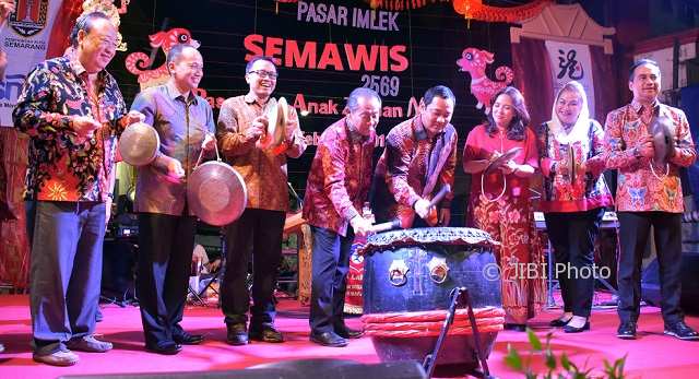 Pembukaan Pasar Semawis 2018 di kawasan Pecinan, Kota Semarang, Jateng, Senin (12/2/2018) malam. (Semarangkota.go.id)