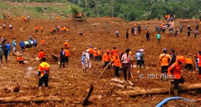 BENCANA JATENG : 7 Warga Masih Hilang, Lokasi Longsor Brebes Dibagi 11