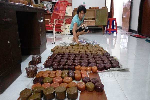 IMLEK 2018 : Sepenggal Kisah Pembuat Kue Keranjang di Semarang