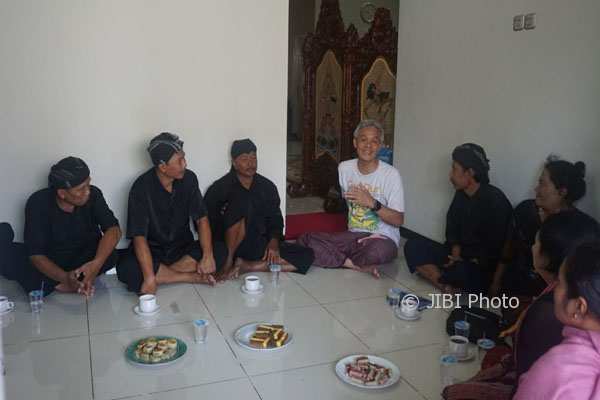 PILKADA 2018 : Bantah Tolak Pabrik Semen Kendeng, Warga Samin Kudus Dukung Ganjar