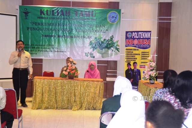 Mahasiswa Farmasi Politeknik Indonusa Surakarta Didorong Jadi Wirausaha Jamu