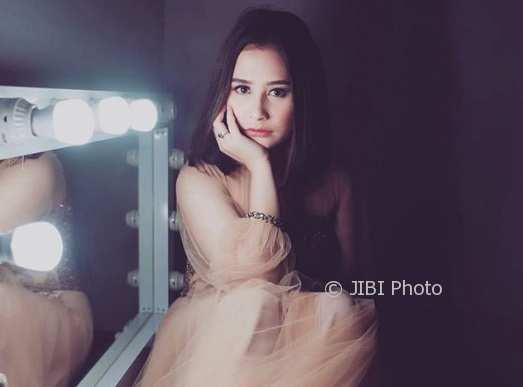 Kenali Dampak Overthinking Seperti Dialami Prilly Latuconsina