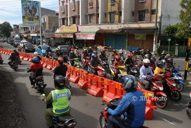 Lalu lintas kawasan Pasar Nongko, Purwosari, Solo, padat, Selasa (13/3/2018).( M. Ferri Setiawan/JIBI/Solopos)