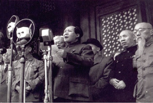 Mao Zedong memproklamasikan Republik Rakyat sebagai negara komunis, 1 Oktober 1949. (Wikimedia.org)