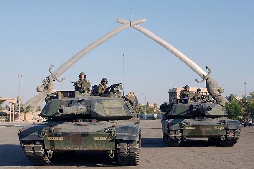 Tank AS yang terlibat dalam invasi di Irak, 2003. (Wikimedia.org)