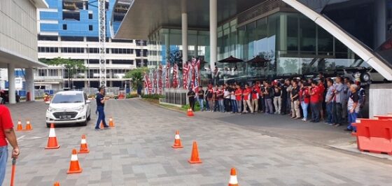 Suasana praktek judgement ability test Daihatsu> Radial di Outlet Astra Daihatsu Bizz Center BSD. (Istimewa)