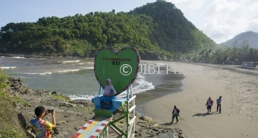 Pantai Karangbolong, Kebumen, Jateng. (-Andika Wahyu)