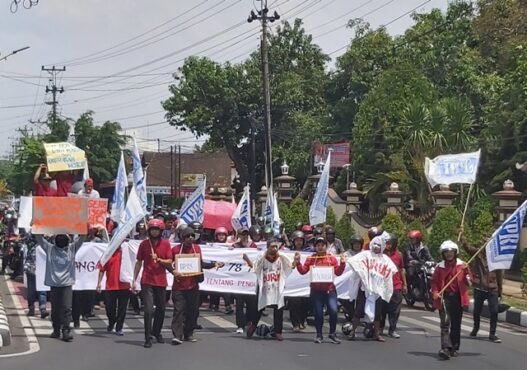 demo buruh sukoharjo