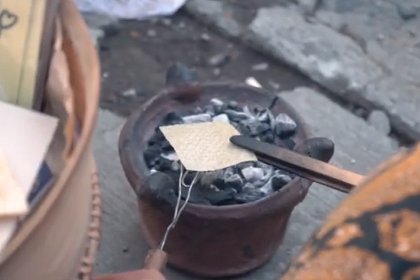 kuliner tradisional solo Opak angin Bu Sumi. (Youtube/The Sunan Hotel Solo)