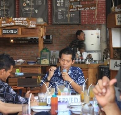 Ngobrol bisnis bareng Candra Wibowo di Comando COffee. (Istimewa)