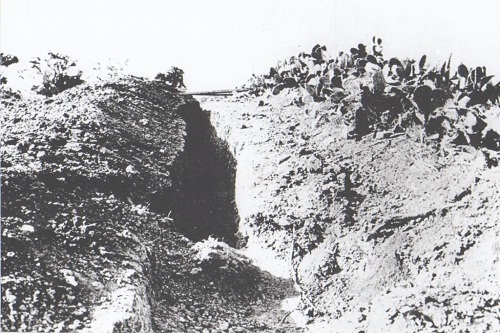 Selokan yang dibuat pasukan Ottoman di Gaza selama bertempur dengan Inggris, November 1917. (Wikimedia.org)
