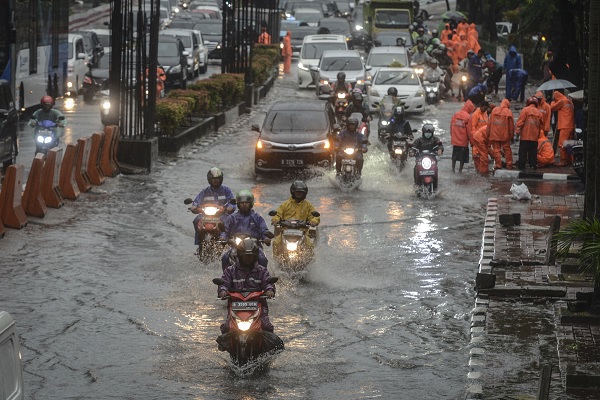 Ditanya Banjir Jakarta, Jokowi Singgung Pemindahan Ibu Kota