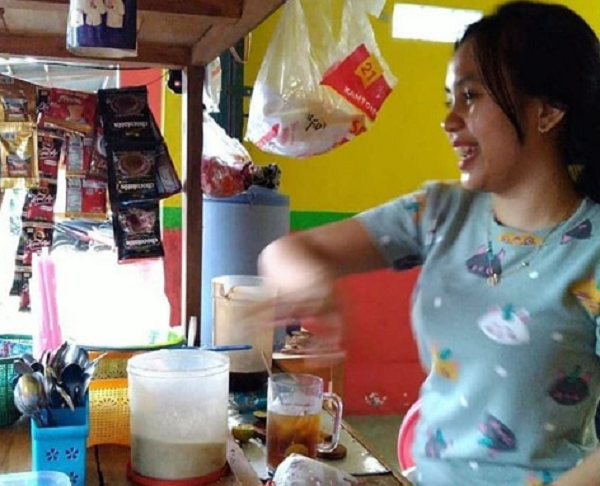 Ada Bakul Hik Cantik di Klaten, Bikin Betah Wedangan
