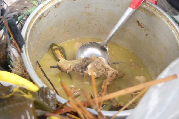 Viral Ada Bakul Ngepruk Harga, Ini Hlo Deretan Tengkleng Murah di Solo