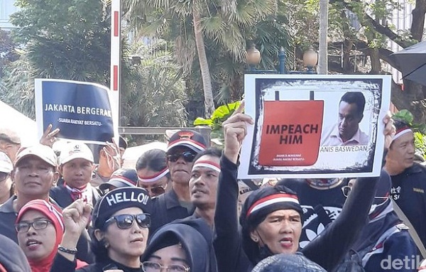 Demo Pro & Kontra Anies Baswedan Pecah di Balai Kota Jakarta