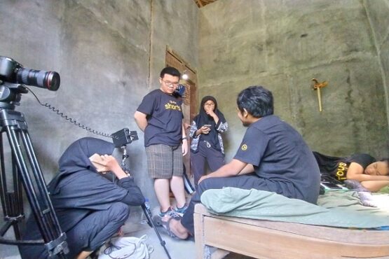 Proses syuting yang dilakukan tim Viu Shorts Solo. (Istimewa/Viu Shorts)