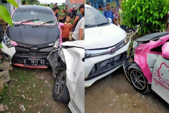 Kondisi mobil Toyota Calya berpelat nomor E 1810 RJ yang dijadikan sarana tiga residivis untuk melarikan diri jadi tontonan warga di jalan Dukuh Made, Desa Gabus, Ngrampal, Sragen, Kamis (13/2/2020) petang. (Muh. Khodiq Duhri/Solopos)